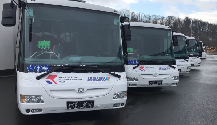 Od března se cestující v kraji mohou těšit na více než dvě stě nových autobusů, v každém bude wifi