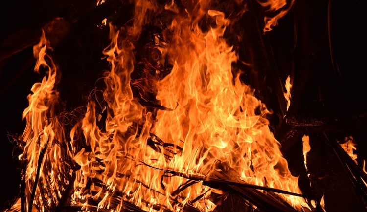 Tragický páteční požár na okraji Jihlavy. V chatě na Pančavě uhořela jedna osoba