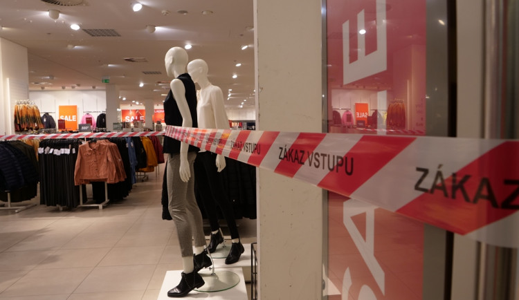 Hejtman Vysočiny Schrek: Vláda by měla zvážit otevření obchodů a služeb