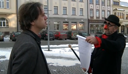 Masopustní úterý v Humpolci: Tradici připomněli studenti v maskách, rozdávali třeba i noviny