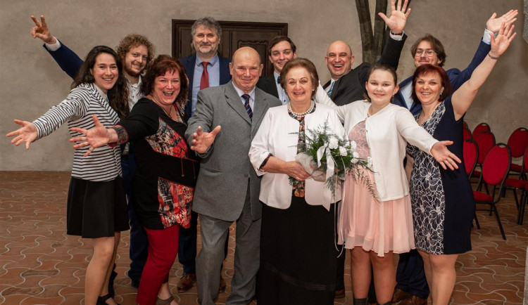 Dohromady je dala láska k volejbalu. O víkendu manželé z Jihlavy oslavili zlatou svatbu