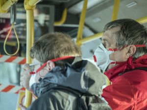 Jihlavský dopravní podnik zajistí zaměstnancům respirátory. Cestující bude namátkově kontrolovat policie