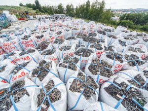 I pod střechou dokáže pršet. Enviropol má nové sprinklery proti požárům