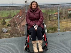 Sestřička z havlíčkobrodské nemocnice zůstala po operaci na vozíčku. Nyní se zkusí vrátit do normálního života