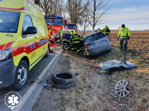 K nehodě u Počátek musel letět vrtulník. Řidič byl transportován do traumacentra