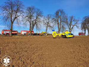 K nehodě u Počátek musel letět vrtulník. Řidič byl transportován do traumacentra