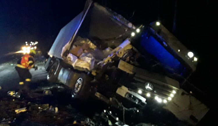 Dopravu na Vysočině komplikuje čerstvý sníh, dálnice směrem na Brno je uzavřena kvůli nehodě na 127. km