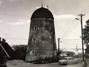 Větrný mlýn v 70. letech, kdy se odstěhoval poslední nájemník