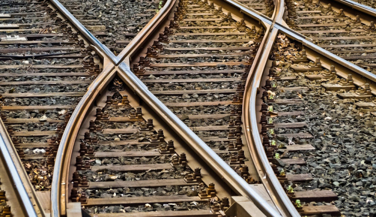 size4-16103594591336-124-chteli-si-zkratit-cestu-pres-koleje-jeden-z-nich-to-nestihl