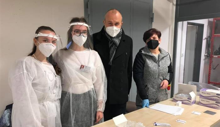 Desítka studentek pomáhá s testováním v třebíčských firmách