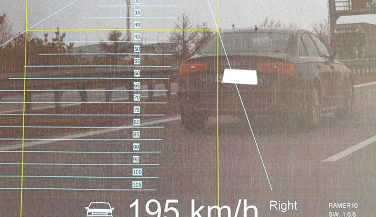 Řidič v Audi si spletl D1 se závodní dráhou. Řítil se rychlostí 195km/h