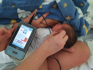 Nový přístroj v jihlavské nemocnici u novorozenců včas odhalí sluchovou vadu