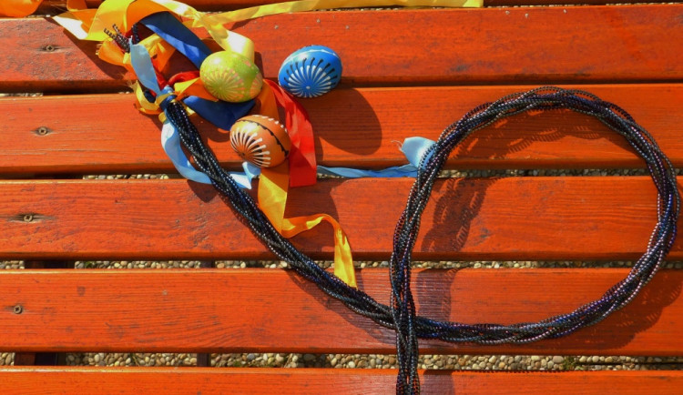 Pomlázka z kovových špon nebo miniaturní z kočičích chlupů. Pelhřimovské muzeum představuje velikonoční kuriozity