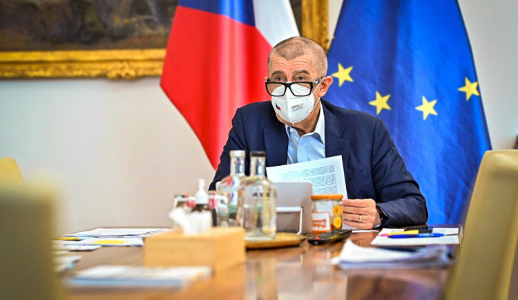 Vláda nebude žádat o prodloužení nouzového stavu. Skončí zákaz cestování mezi okresy
