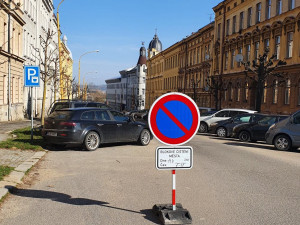 Místo jarního úklidu zpět zimní údržba. SMJ dočasně přerušují čištění Jihlavy