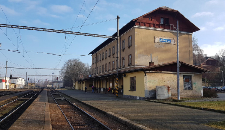Jihlavské městské nádraží je blíž modernizaci. Správa železnic získala povolení