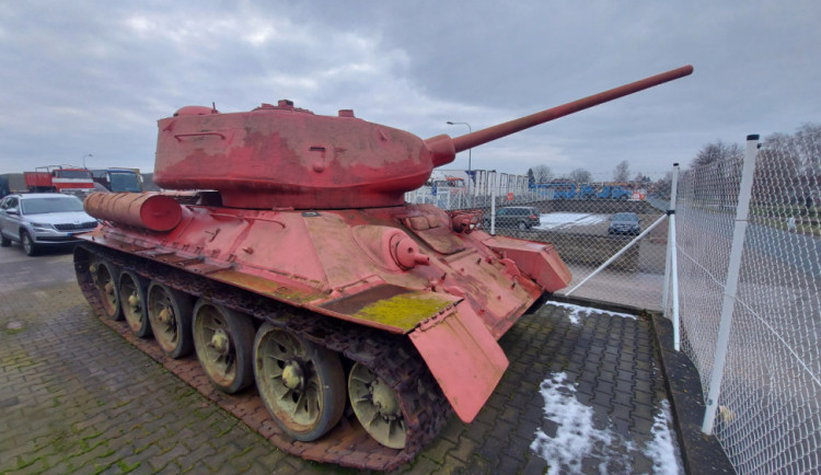 V rámci zbraňové amnestie byl na policii nahlášen tank