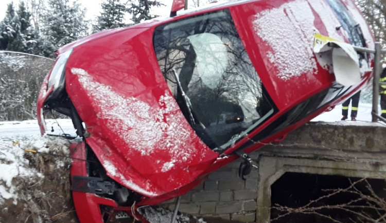 U Heraltic došlo ráno k nehodě. Na vyproštění byl povolán jeřáb