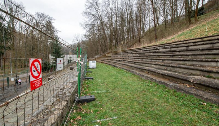 Pokračují opravy hlediště v letním kině. Promítání nebo jiné kulturní akce to nenaruší