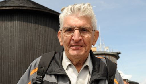 Zemřel poslední nosič na Sněžku. Nosiči na nejvyšší horu vynesli piano i vodní nádrž