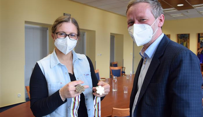 Sára Strnadová s hejtmanem Vysočiny Vítězslavem Schrekem