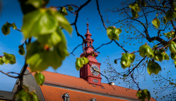 Jihlavané budou dočasně bez radničních hodin. Po opravě dostanou podobu z období první republiky