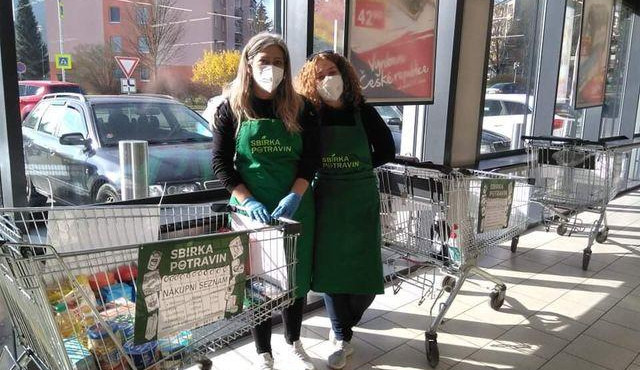 Potravinová sbírka: Lidé v Jihlavě darovali přes tunu potravin a drogerie 