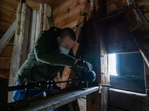 Demontáž hodinového strojku