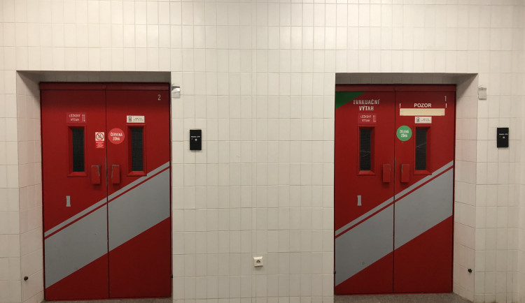 Jihlavská nemocnice opravuje výtahy. Aktuálně v gynekologicko – porodnickém pavilonu