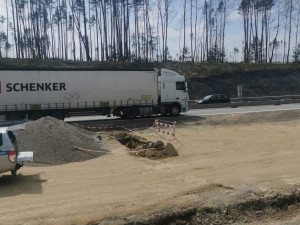 Během prací na D1 dělníci našli nevybuchlou trhavinu. Dálnice se zřejmě uzavře