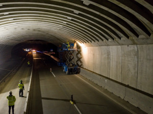 Noční práce na D1 jsou hotové. Podívejte se, jak se pracovalo na nadchodu pro zvěř