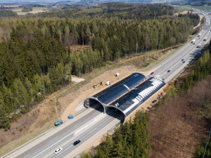Noční práce na D1 jsou hotové. Podívejte se, jak se pracovalo na nadchodu pro zvěř