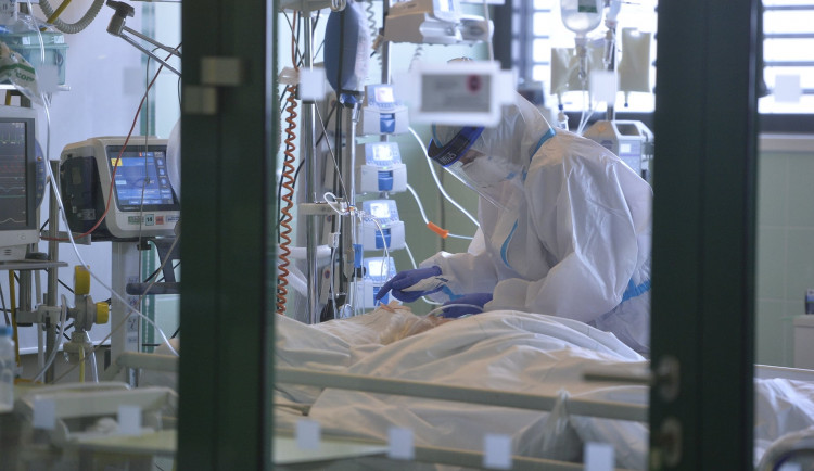 Jihlavské nemocnici se od dárců za rok sešlo 2,5 milionu korun.  Peníze šly na plicní ventilátory a vybavení JIP