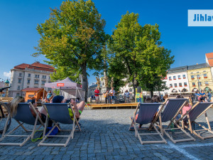 Na jihlavském náměstí budou v létě znovu odpočinková lehátka a hry. Vrátí se i promítání na „letňáku"