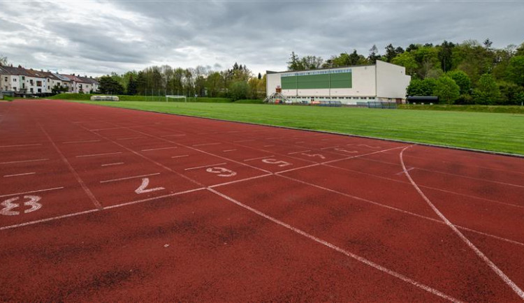 Jihlavský stadion Na Stoupách dostane nový tartan. Areál může mít omezený provoz