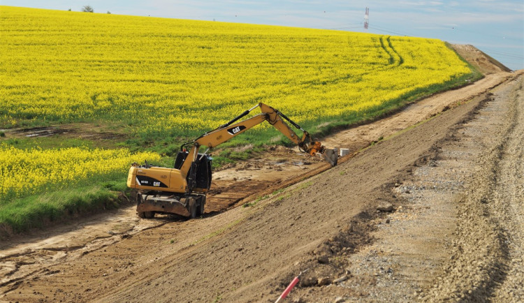 Práce na obchvatu Osové Bítýšky dost pokročily. Dočasné užívání je v plánu na září