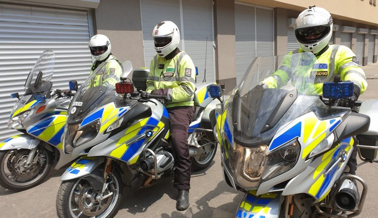 Policisté na Vysočině kontrolovali řidiče v autech i motorkáře. Nejčastěji pokutovali překročení rychlosti
