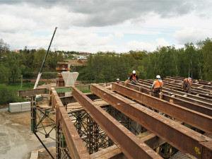 Na stavbě obchvatu Brodu se už rýsuje sedm mostů a okružní křižovatka. Prohlédněte si aktuální snímky