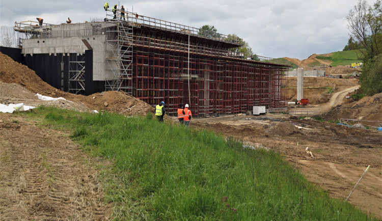 Na stavbě obchvatu Havlíčkova Brodu se už rýsuje sedm mostů a okružní křižovatka