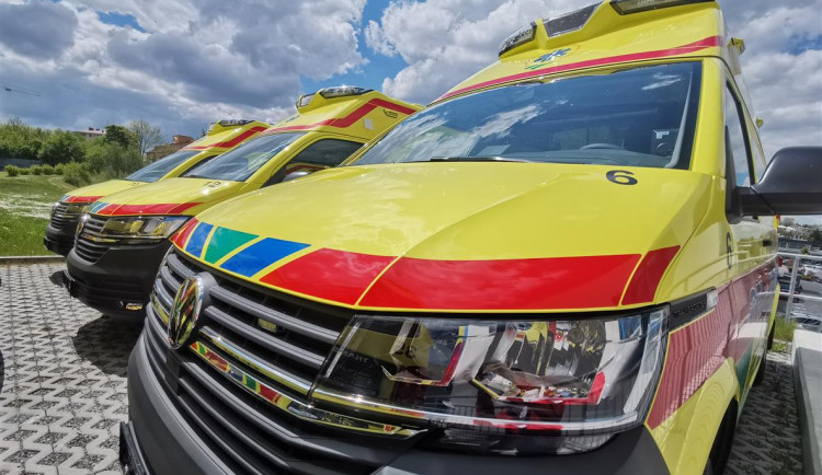Záchranáři na Vysočině budou k pacientům vyjíždět novými sanitkami s designovými světly na střeše