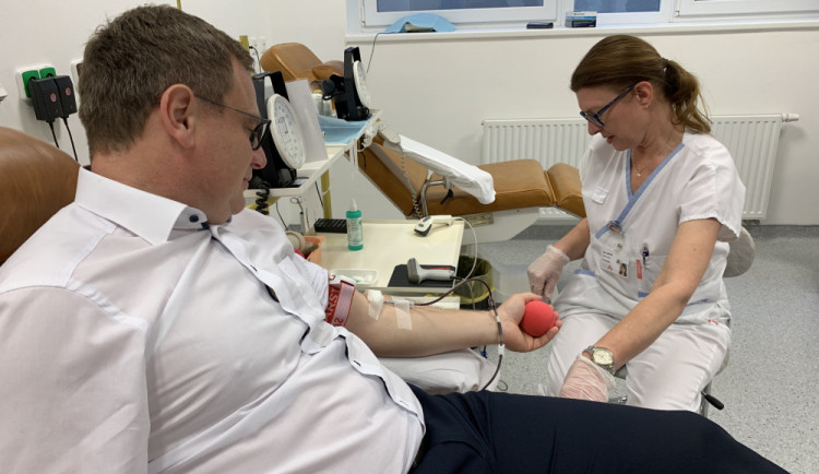 Dnes je Světový den dárců krve. Na tom, jestli někdo prodělal covid, nezáleží, říká hematoložka