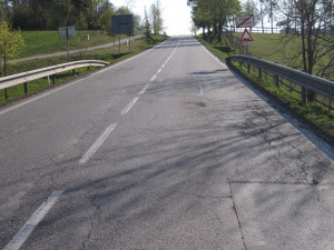 Úsek silnice I/34 je na konci životnosti. Kvůli opravě řidiče čeká uzavírka a objížďka