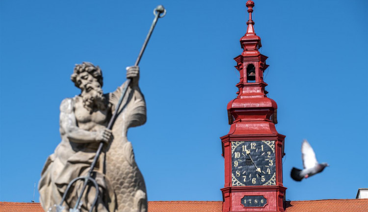 Jihlavská radnice má opět hodiny. Ciferník kopíruje podobu z 18. století