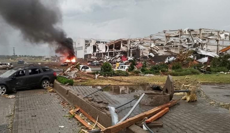 Zasažená obec Lužice na Hodonínsku. Hrušky mělo tornádo srovnat se zemí