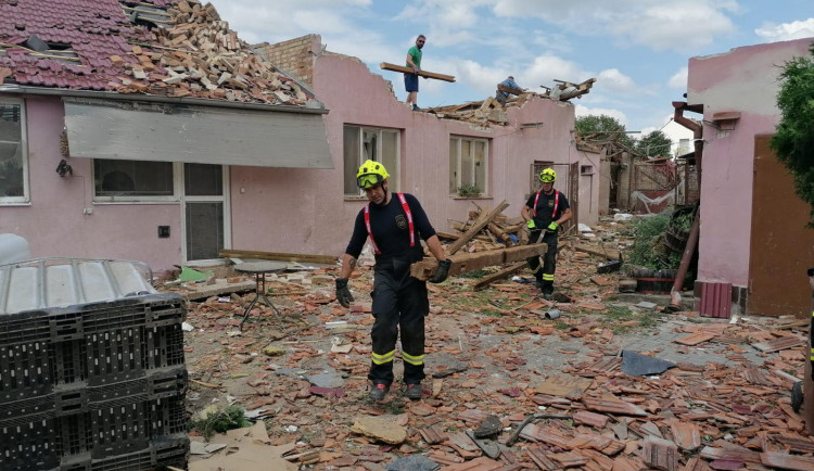 Pomoc z Vysočiny po tornádu: Na Moravě jsou psychologové, hasiči se zapojili do odklízecích prací