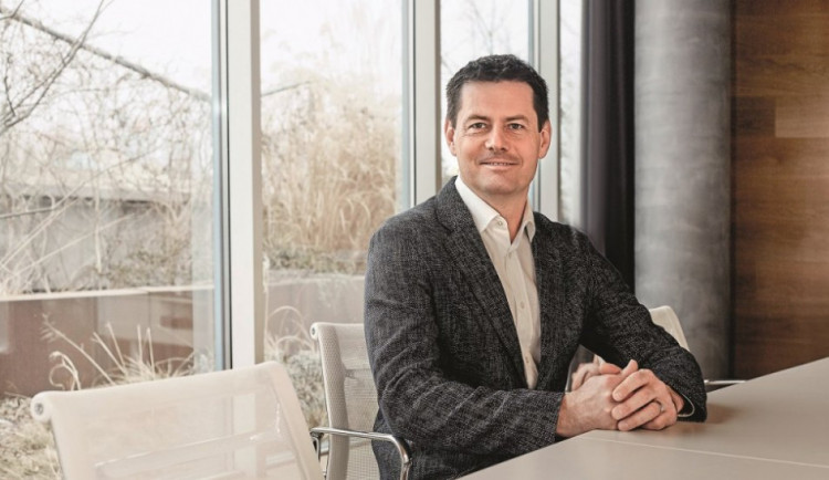 Karel Komárek Karel Komárek Family Foundation a Sazka věnují na obnovu regionu po ničivém tornádu 150 milionůFamily Foundation a Sazka věnují na obnovu regionu po ničivém tornádu 150 milionů