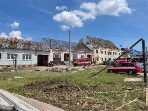 Sbalili jsme hřebíky, střešní fólie a jeli jsme. Lidé na Moravě jsou neskutečně vděční, říká dobrovolník Ondřej z Batelova
