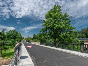 Most v Malém Beranově je opravený. Dozdíval se „omšelými“ kameny z polí