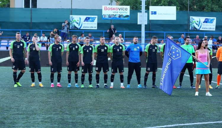 Historické stříbro pro jihlavskou malou kopanou. Finanční odměna poputuje postiženým z jižní Moravy