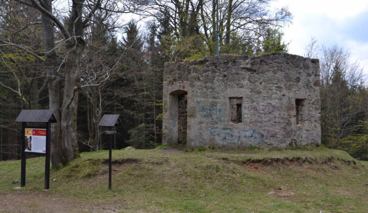 Na vrchu Rudný se odkryje přístup do šachty. Má zde vzniknout malý hornický skanzen